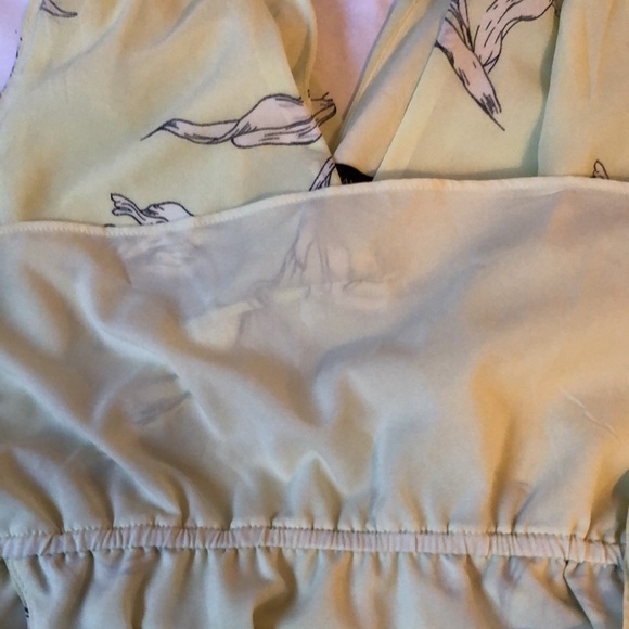 Banana Republic Sleeveless Top. Size medium. Light lime green pattern - Picture 5 of 7